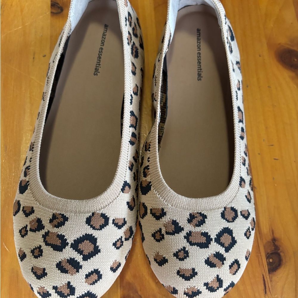 Amazon Essentials Women's Leopard Pattern Flats